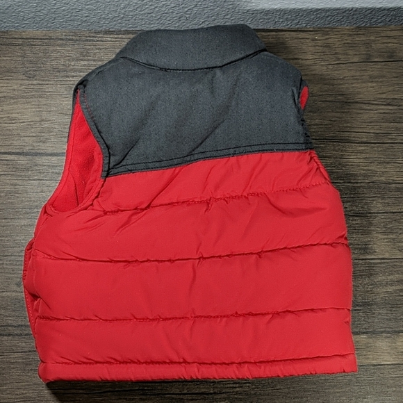 Carter's red gray puffer vest 2T - Picture 5 of 6